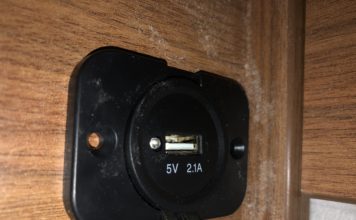 Einbau von USB Ladebuchsen