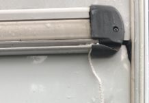 Tropfgeräusche auf der Stoßstange